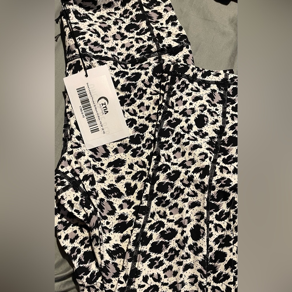 ZYIA Snow Leopard Leggings